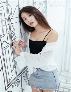 《局长含着娇妻的两个高耸蘑菇影视-天天向上导演》