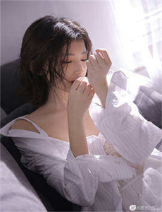 《魔鬼部队-首长含着她的胸挺进柔软里》