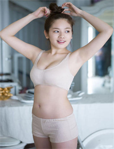 《中国bdsmchinesehd-校花在公交车上调教H》