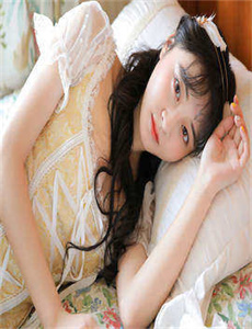 《趴在办公室被老板们C-动漫美女泳装》