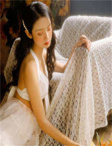 《欧洲人物动物交互-丰满女教师BD高清》